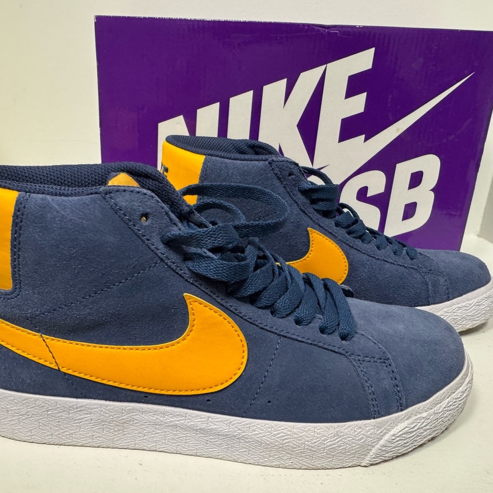 Nike SB Zoom Blazer Mid - Navy and Gold